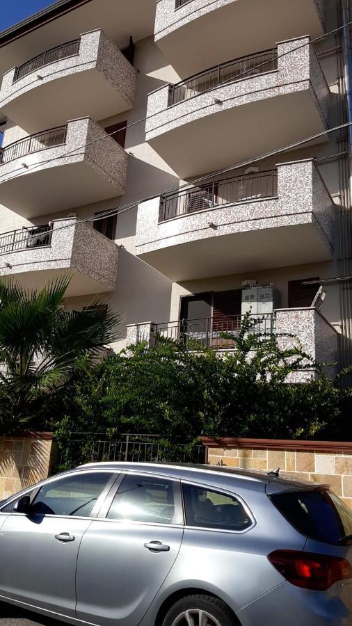 La Casa Dei Due Mari - Large Apartment With Parking تارانتو المظهر الخارجي الصورة