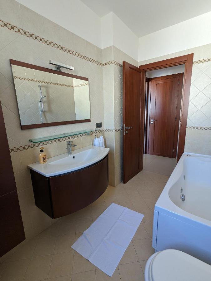 La Casa Dei Due Mari - Large Apartment With Parking تارانتو المظهر الخارجي الصورة