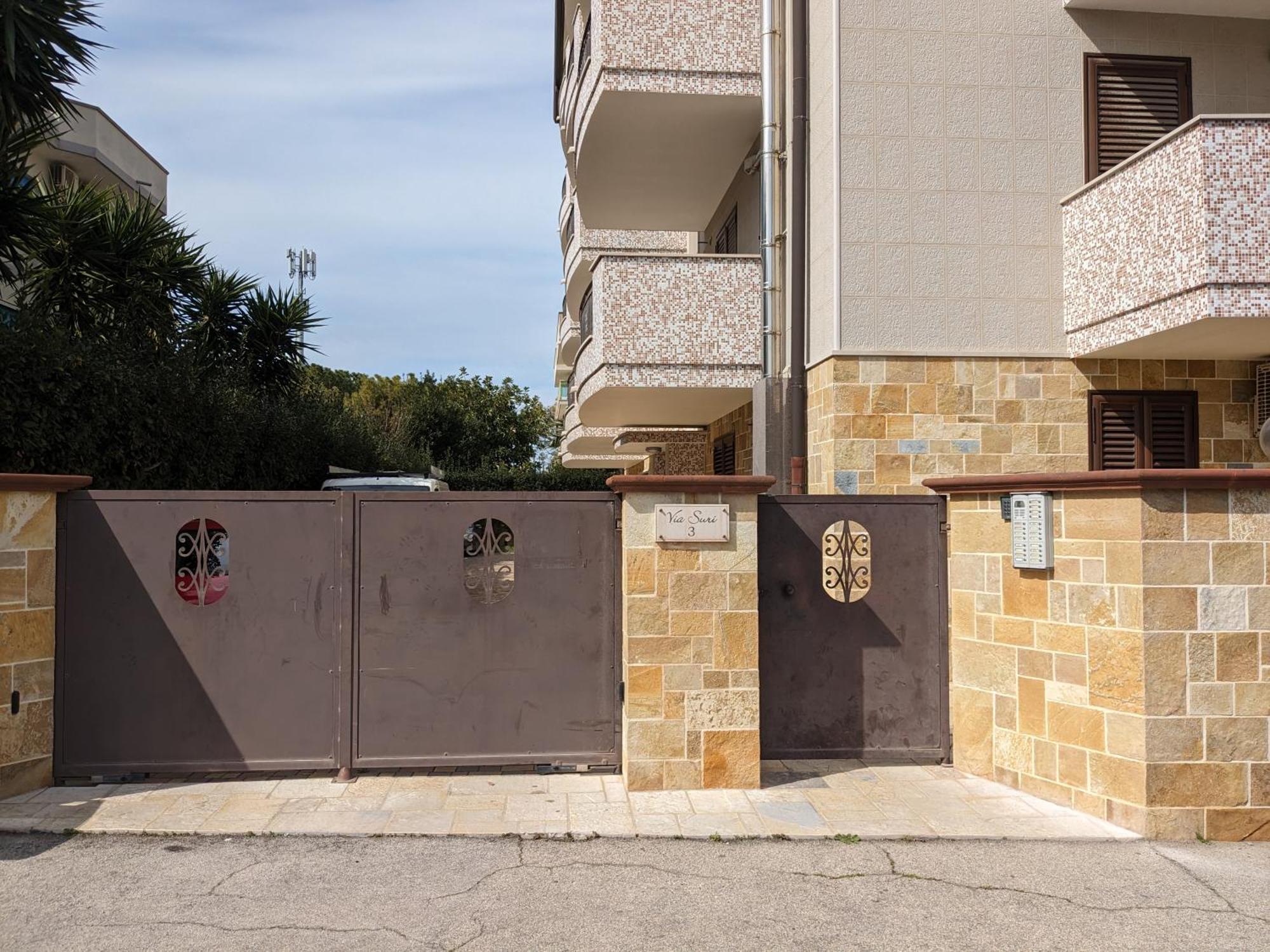 La Casa Dei Due Mari - Large Apartment With Parking تارانتو المظهر الخارجي الصورة