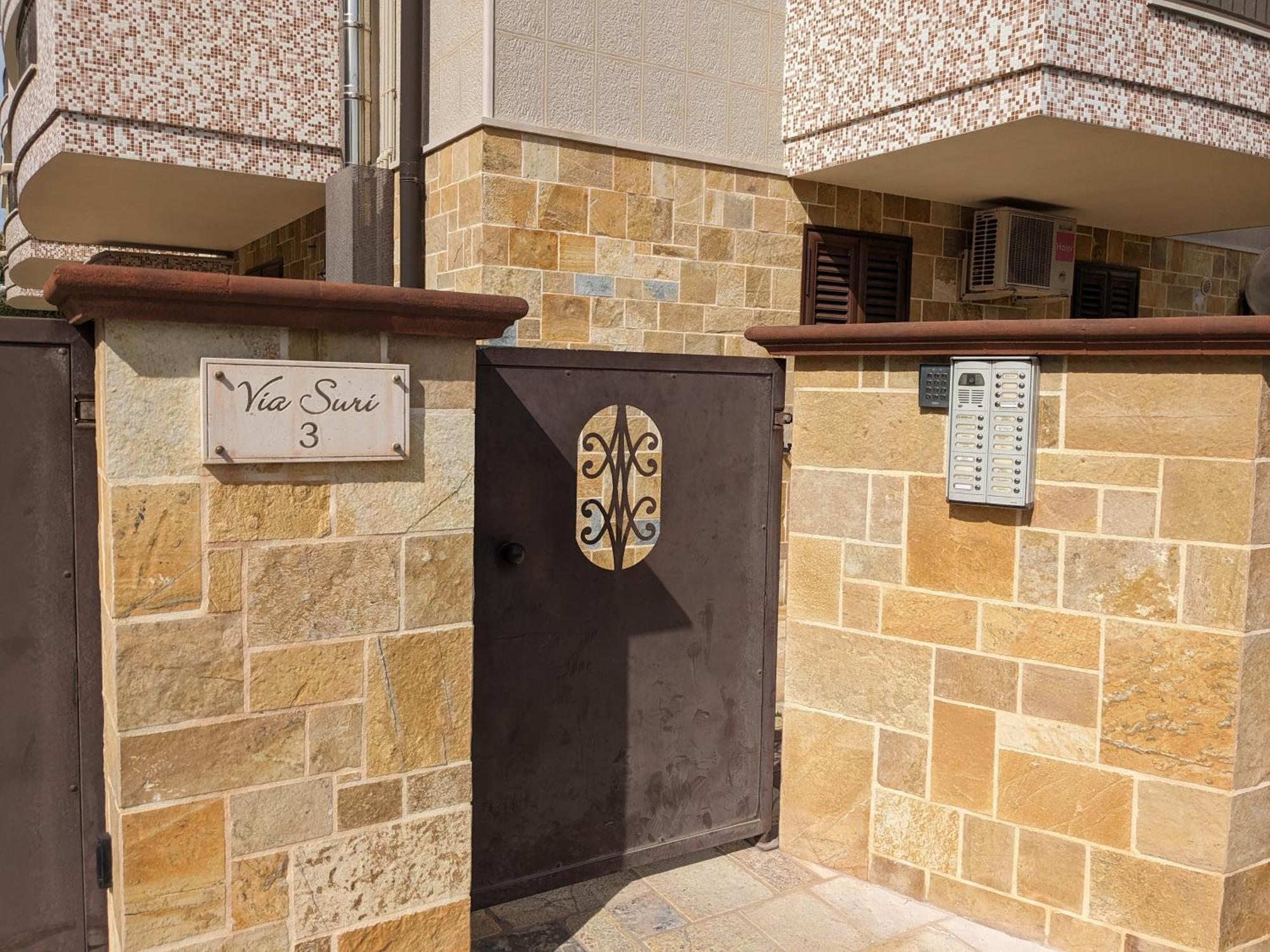 La Casa Dei Due Mari - Large Apartment With Parking تارانتو المظهر الخارجي الصورة